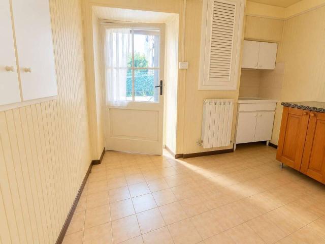 Villa Indipendente in vendita a Castelnuovo, Marche