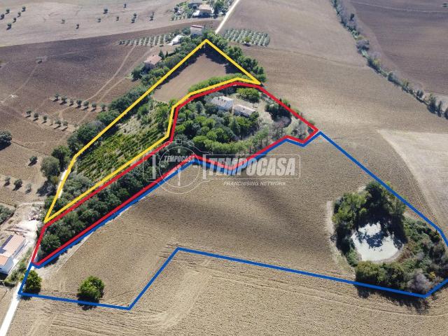 Villa Indipendente in vendita a Contrada Santa Croce, Marche