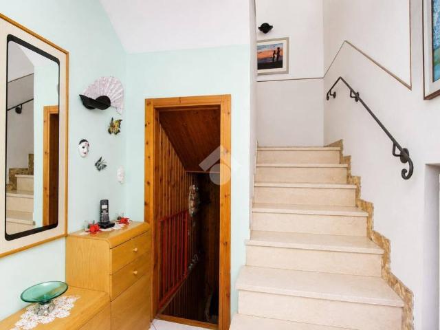 Villa Indipendente in vendita a Castelnuovo, Marche