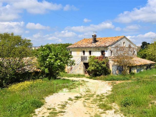 Villa Indipendente in vendita a Frazione Montefiore, Marche