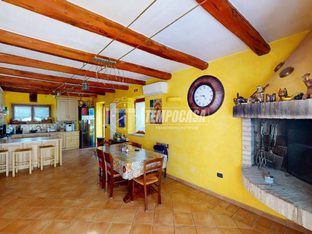 Villa Indipendente in vendita a Contrada Bagnolo, Marche