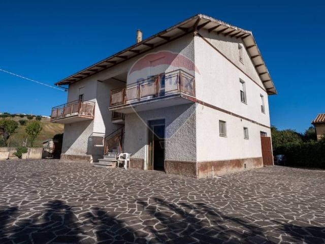 Villa Indipendente in vendita a Contrada Sant'Agostino, Marche