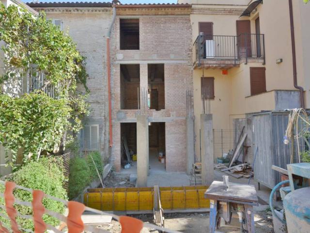 Villa Indipendente in vendita a Castelnuovo, Marche