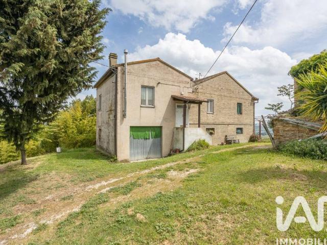 Villa Indipendente in vendita a Frazione Sambucheto, Marche