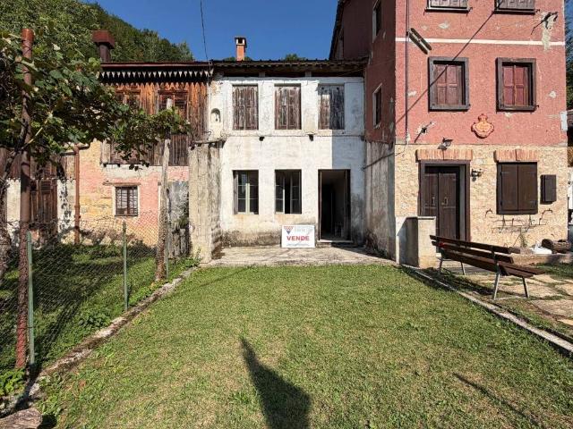 Villa Indipendente in vendita a Recoaro Terme, Veneto