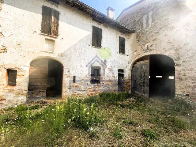 Villa Indipendente in vendita a Redondesco, Lombardia