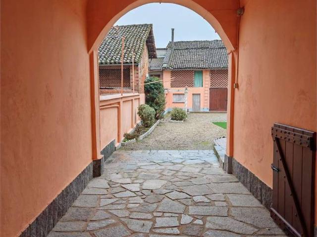 Villa Indipendente in vendita a Refrancore, Asti