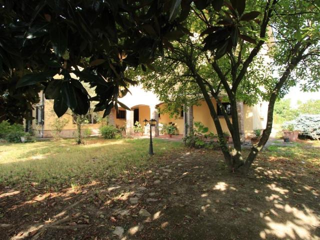 Villa Indipendente in vendita a San Prospero Strinati, Re