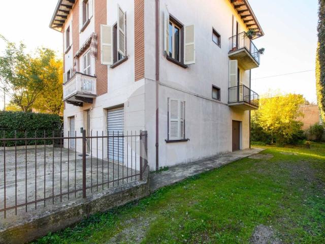 Villa Indipendente in vendita a Re, Reggio Emilia