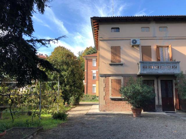 Villa Indipendente in vendita a Sant'Agostino esterna-Porta Castello, Re