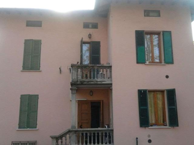 Villa Indipendente in vendita a Sant'Agostino esterna-Porta Castello, Re