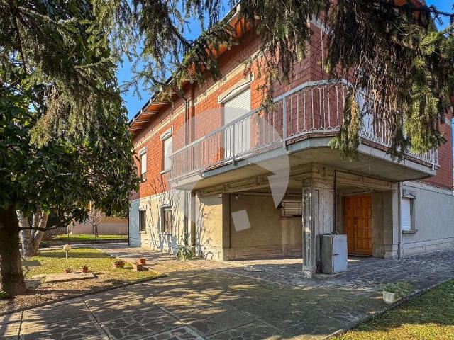Villa Indipendente in vendita a Re, Reggio Emilia