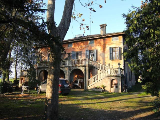 Villa Indipendente in vendita a Re, Reggio Emilia