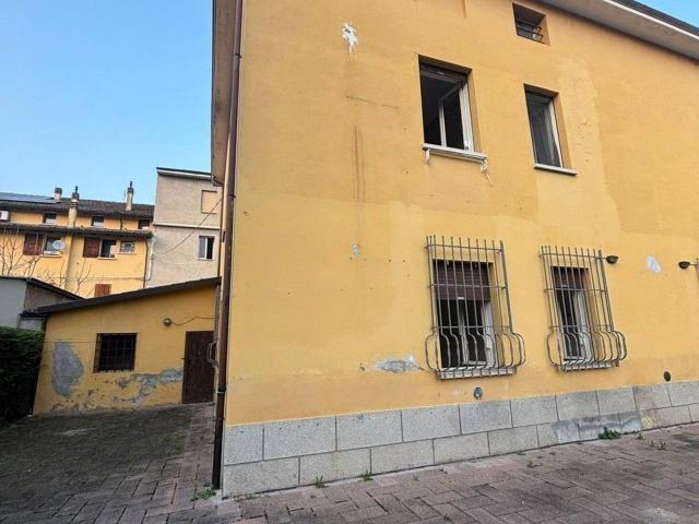 Villa Indipendente in vendita a Sant'Agostino esterna-Porta Castello, Re