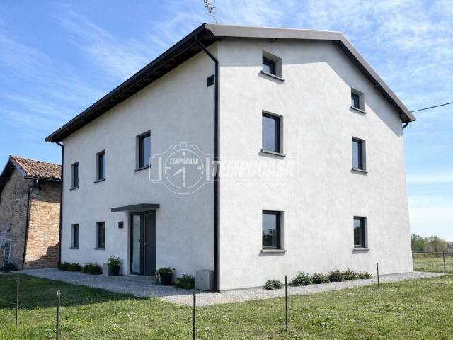 Villa Indipendente in vendita a Colline Matildiche, Re