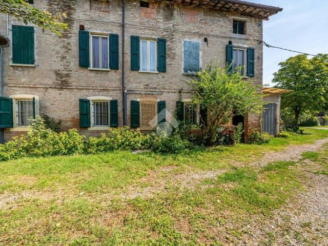 Villa Indipendente in vendita a Re, Reggio Emilia