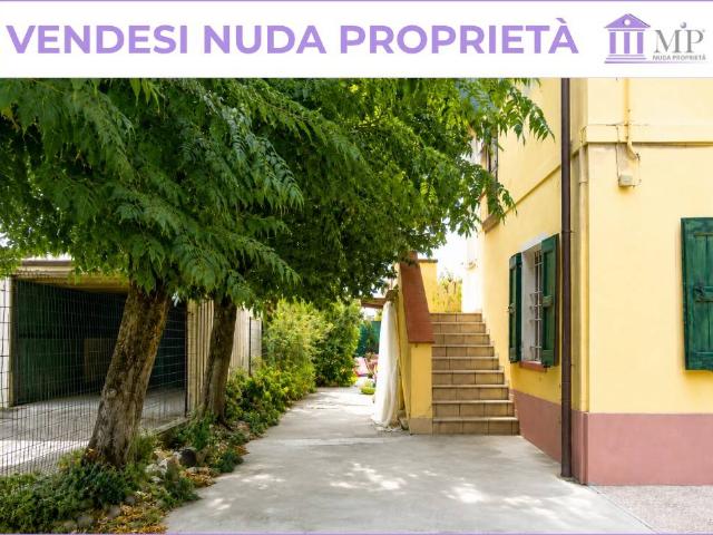 Villa Indipendente in vendita a Bagno, Re