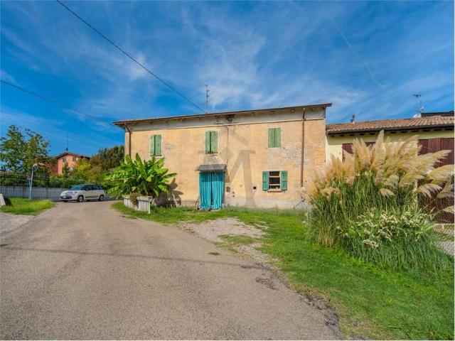 Villa Indipendente in vendita a Colline Matildiche, Re