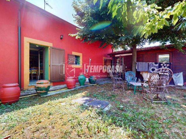 Villa Indipendente in vendita a Bagno, Re