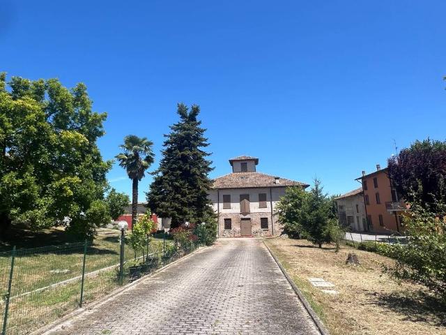 Villa Indipendente in vendita a Re, Reggio Emilia