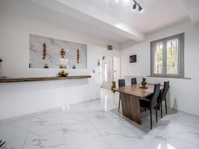 Villa Indipendente in vendita a Re, Reggio Emilia