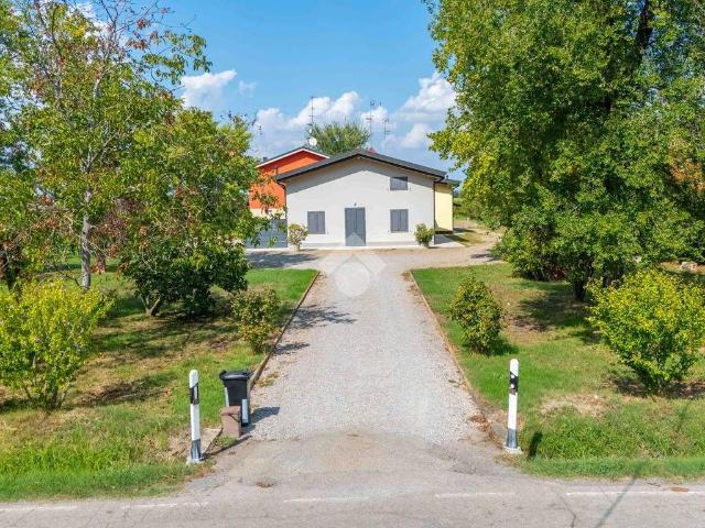 Villa Indipendente in vendita a Re, Reggio Emilia
