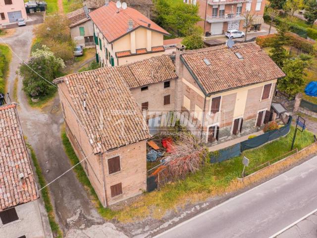 Villa Indipendente in vendita a Bagno, Re