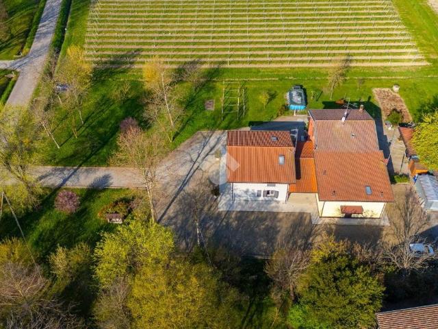 Villa Indipendente in vendita a Re, Reggio Emilia