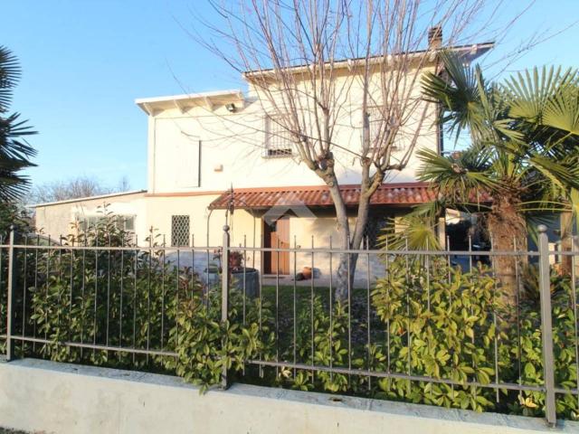 Villa Indipendente in vendita a Terra di Mezzo, Re