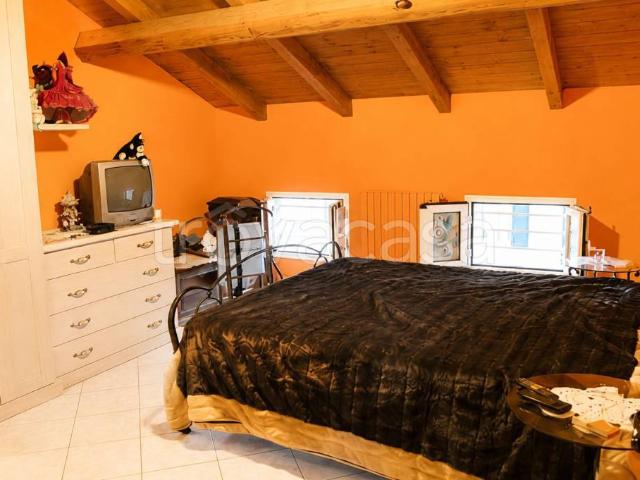 Villa Indipendente in vendita a Bagno, Re