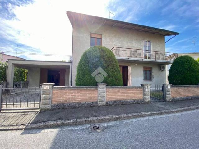 Villa Indipendente in vendita a Bassa Reggiana, Re