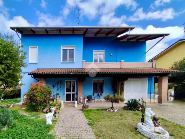Villa Indipendente in vendita a Bassa Reggiana, Re