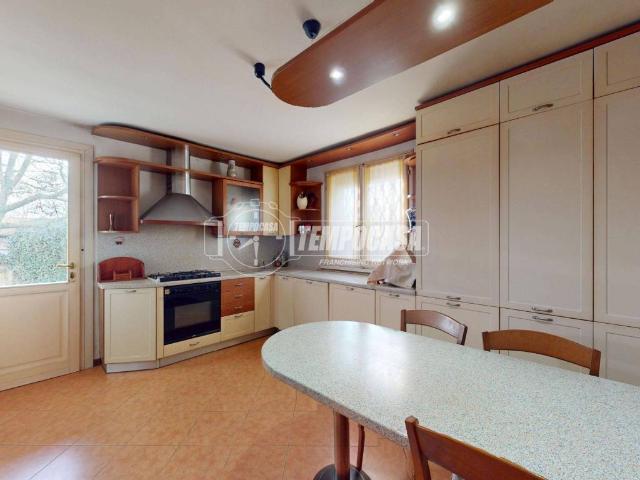 Villa Schiera in vendita a Bassa Reggiana, Re