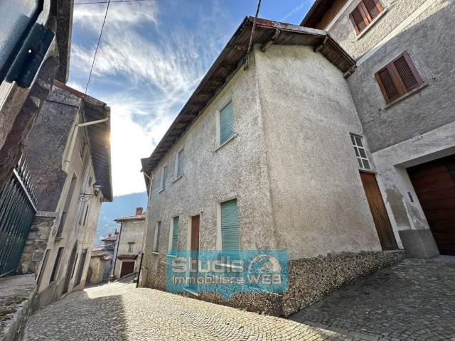 Villa Indipendente in vendita a Rezzago, Lombardia