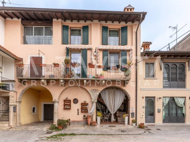 Villa Indipendente in vendita a Rezzato, Lombardia