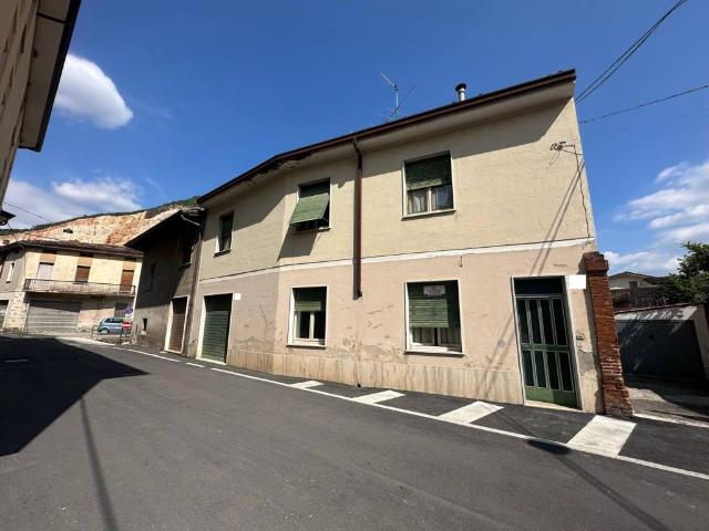 Villa Indipendente in vendita a Rezzato, Lombardia