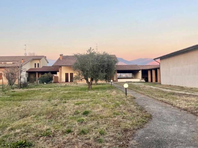 Villa Indipendente in vendita a Cascina Malora, Rezzato