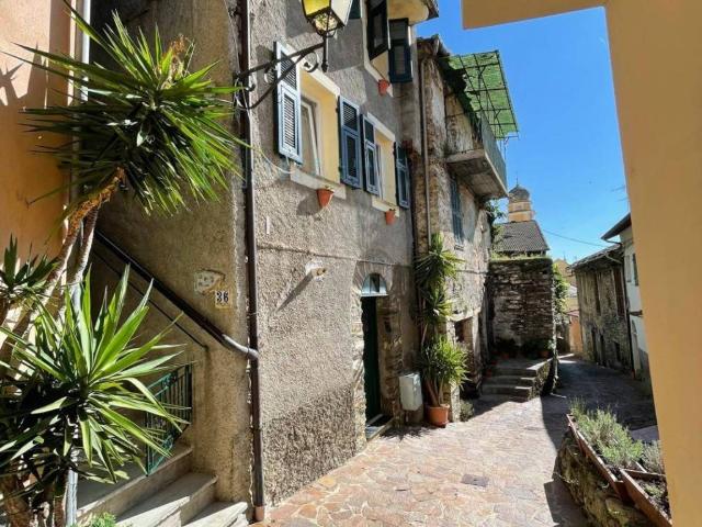 Villa Indipendente in vendita a Rezzo, Provincia di Imperia