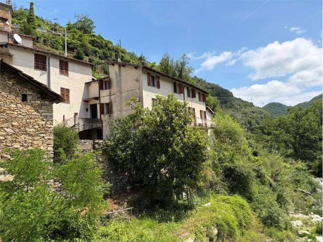 Villa Indipendente in vendita a Rezzo, Liguria
