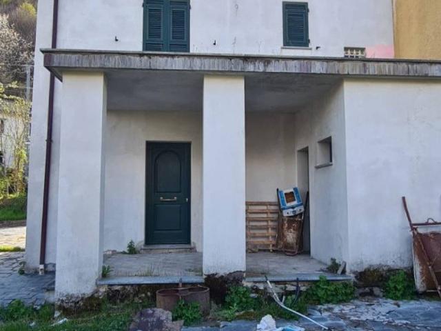 Villa Indipendente in vendita a Rezzoaglio, Liguria