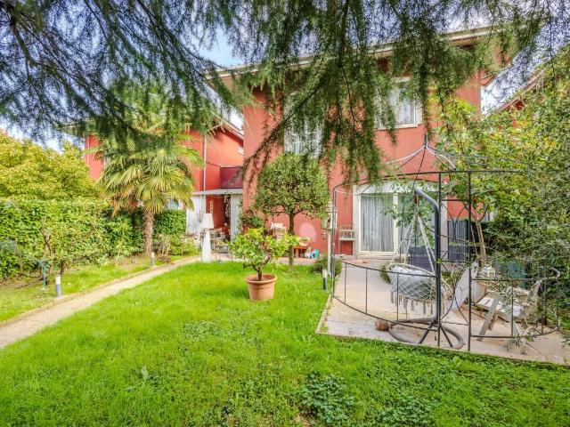 Villa Indipendente in vendita a Cascina Mazzino, Rho