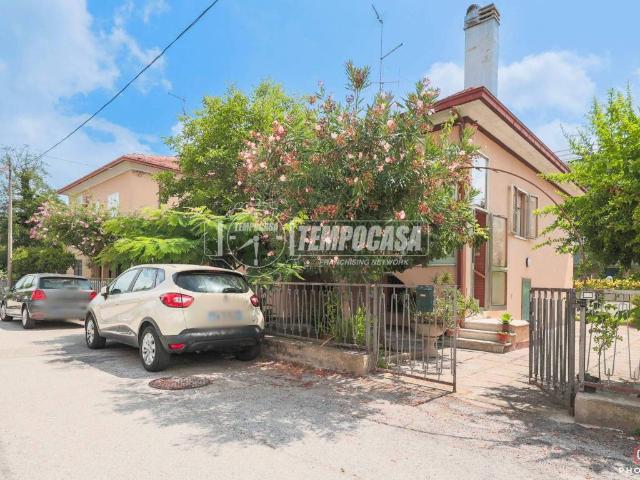 Villa Indipendente in vendita a Riccione, Reggio Emilia