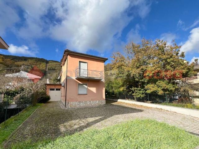 Villa Indipendente in vendita a Rieti, Lazio