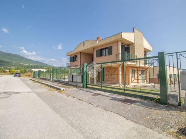 Villa Indipendente in vendita a Rieti, Lazio