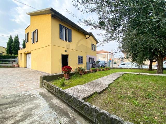 Villa Indipendente in vendita a Rimini, Reggio Emilia