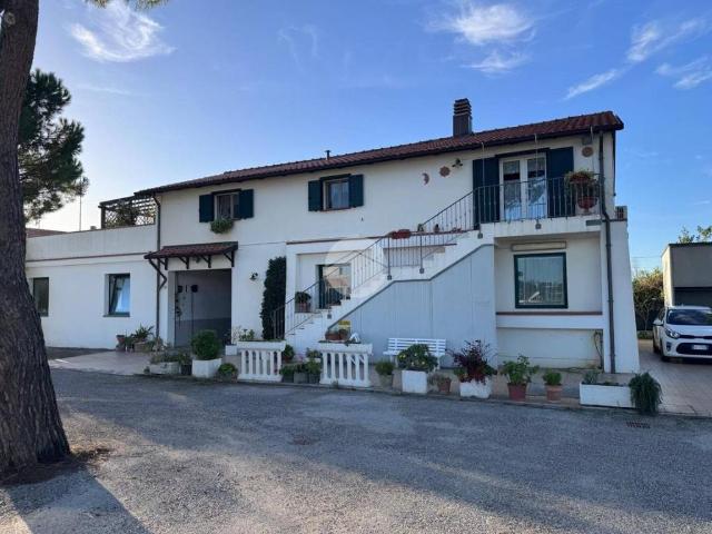 Villa Indipendente in vendita a Rimini, Reggio Emilia