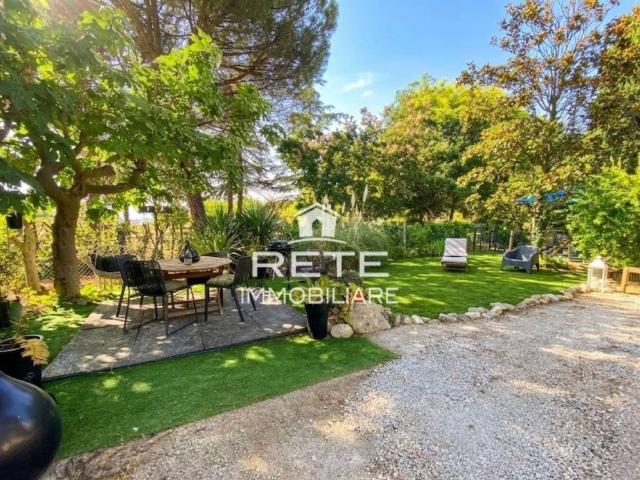 Villa Indipendente in vendita a Rimini, Reggio Emilia
