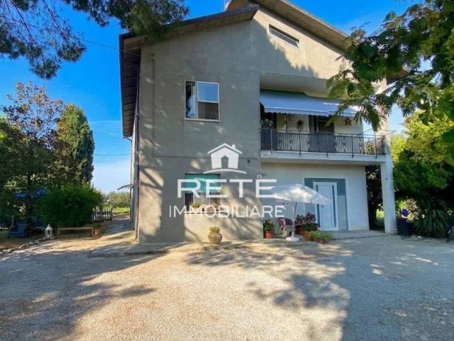 Villa Indipendente in vendita a Rimini, Reggio Emilia