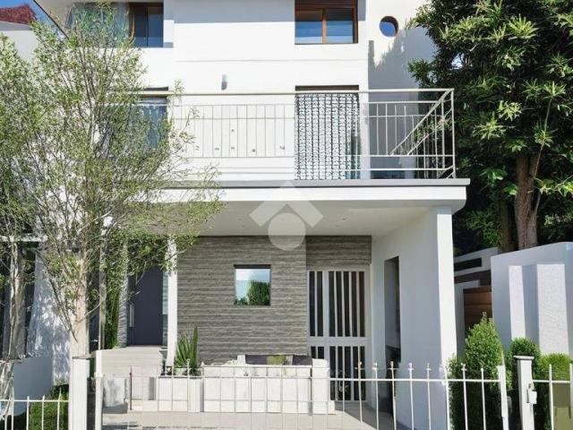 Villa Indipendente in vendita a Rimini, Reggio Emilia