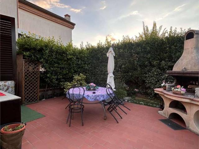 Villa Indipendente in vendita a Rimini, Reggio Emilia